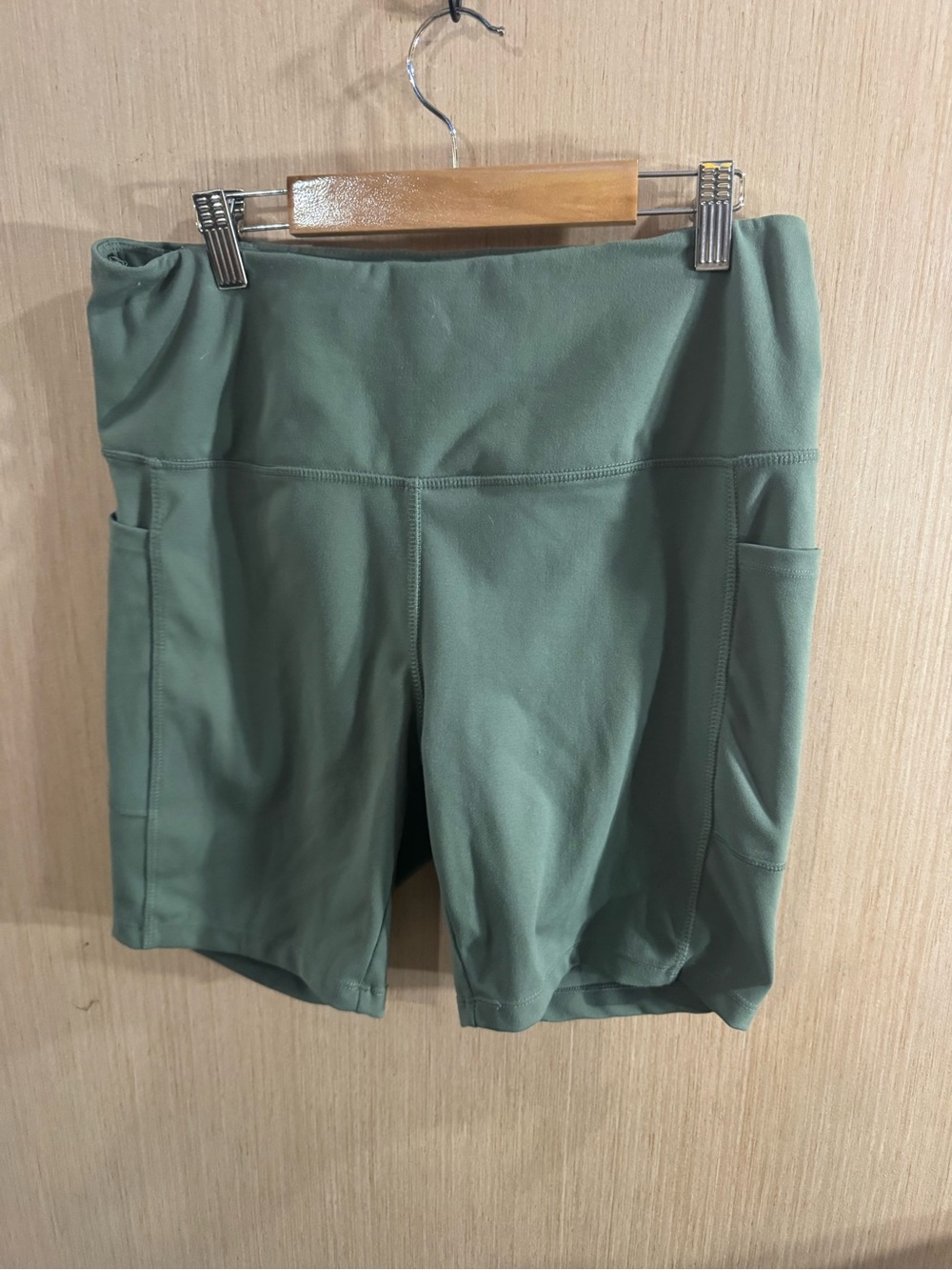 Danskin Olive Green High-Waist Bike Shorts with Side Pockets Size Large - Picture 1 of 6